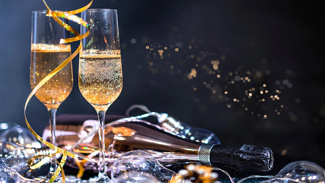 New Year champagne, glasses, bottle, holiday wallpaper+ Wallpapers Download