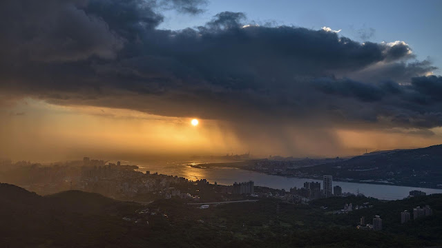 Wallpaper HD sunset and rain over the city+ Wallpapers Download