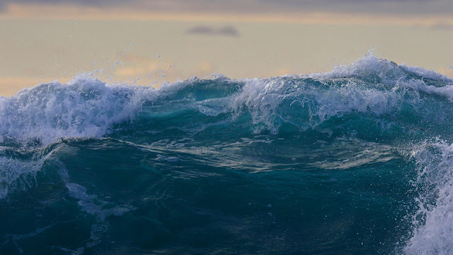 Wallpaper HD Sea Beautiful Big Waves+ Wallpapers Download