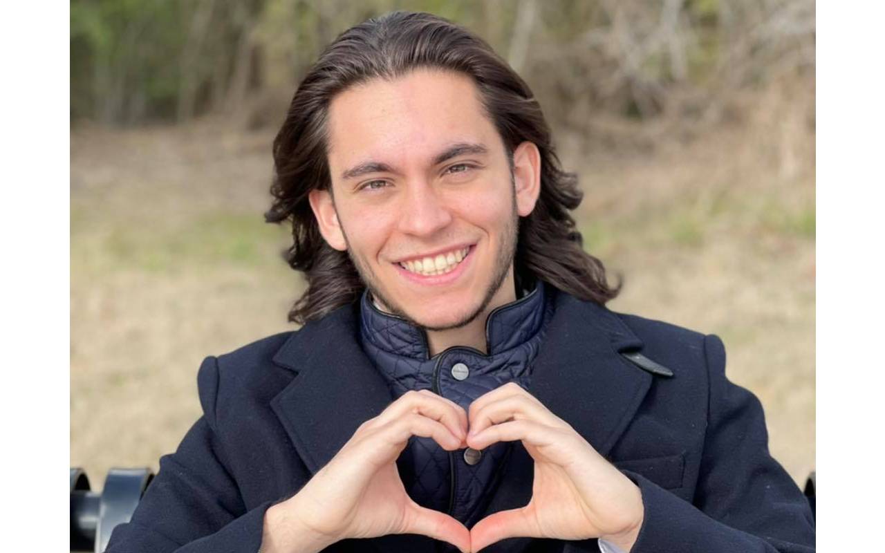 Carlos Eduardo Espina Bio: The TikTok Star’s Age, Height, Viral Career, Family Life, and Most Recent Works