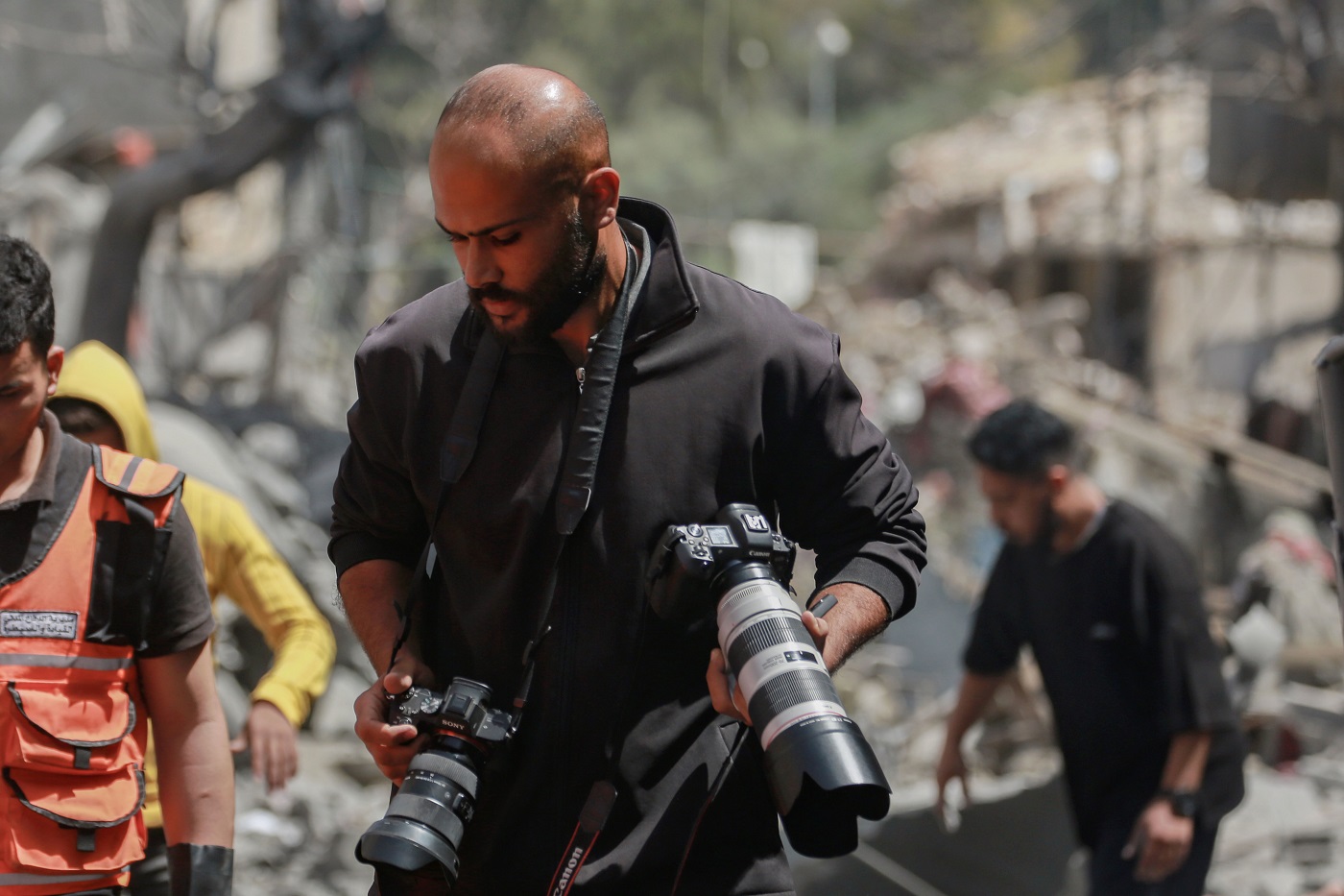 Saher Alghorra Bio: Gaza’s Award-Winning Photojournalist—Age, Career, Family, Impactful Works & Recent 2025 Updates