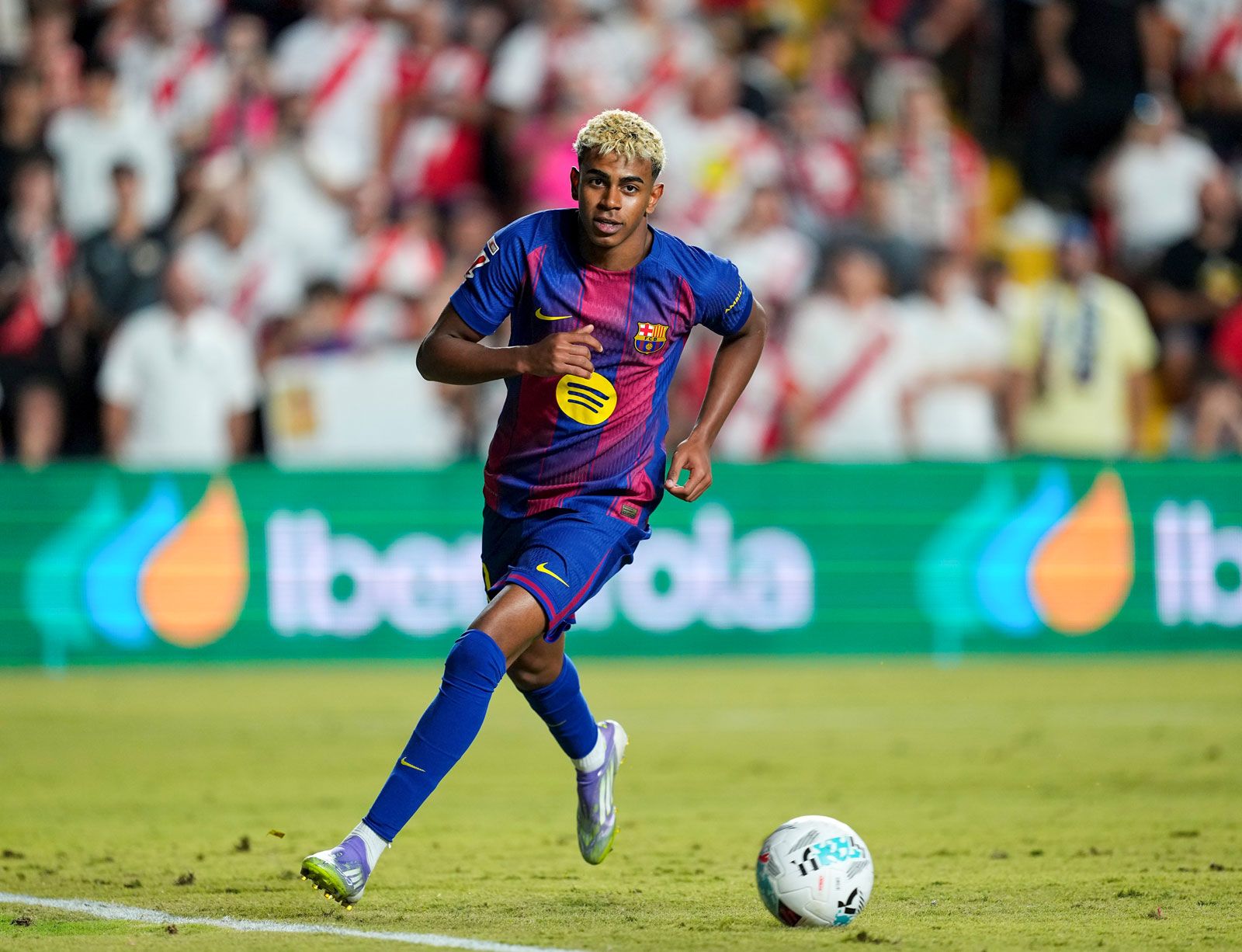 Lamine Yamal | Barcelona, Career, Age, Stats, Salary, News, & Facts … Lamine Yamal Biography: Age, Height, Career Path, and Rise to Global Stardom