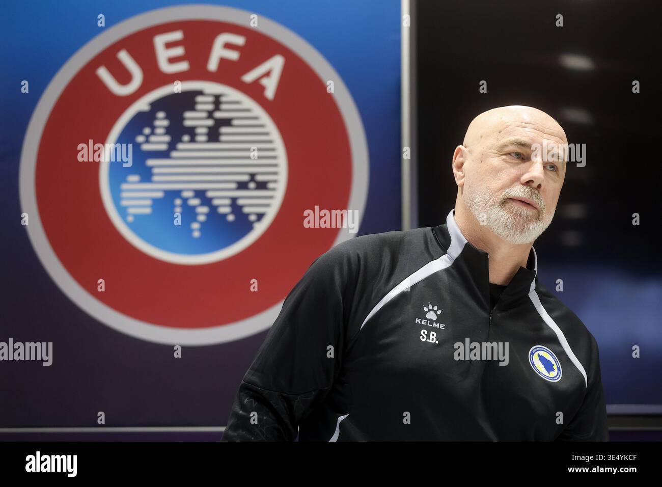 Sergej Barbarez, head coach of the Bosnia and Herzegovina national … Sergej Barbarez Biography: Career, Age, Family, and Current Role as Bosnia and Herzegovina Head Coach