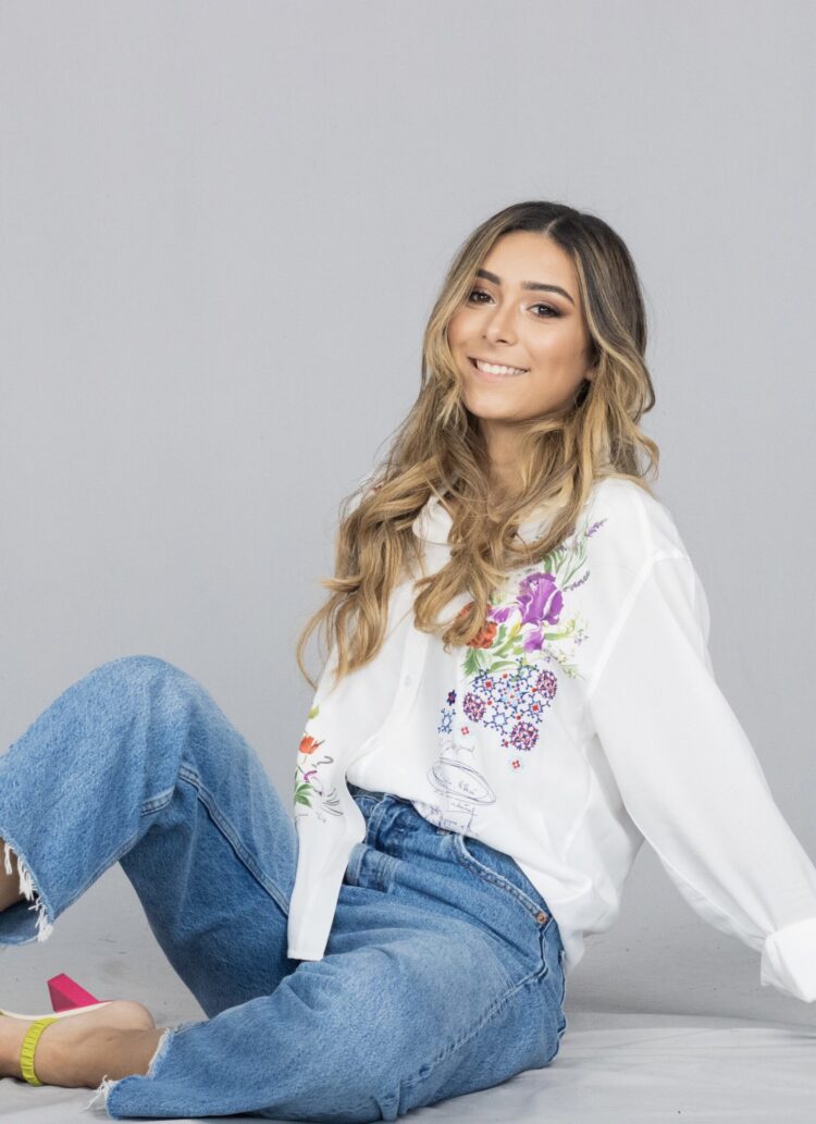 Andrea Gladso Feet Andrea Gladso Biography: Age, Career, Notable Works, and Recent Updates