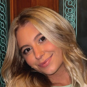 Ashley Sims – Age, Bio, Family | Famous Birthdays Ashley Sims Biography: Age, Career, Notable Works, and Recent Updates (2026 Guide)