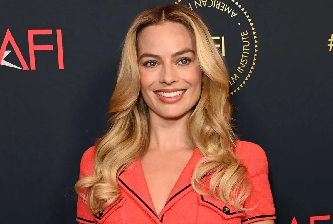 Margot Robbie Height, Weight, Age, Net Worth, Career, And Full Bio In … Margot Robbie Biography: Age, Career Highlights, Net Worth, and Recent Projects Explained