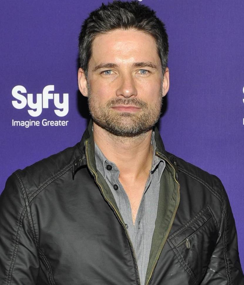 Warren Christie Biography, Age, Height, Wife – mrDustBin Warren Christie Biography: Age, Career, Family, and Recent Works Explained